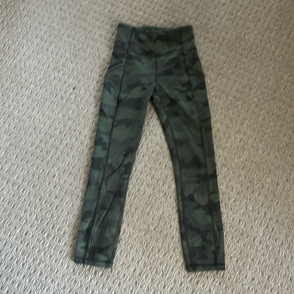 green camo lululemon leggings with pockets!
